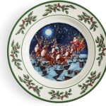 Spode Holiday Dinner Plates Porcelain Santa Reindeer Design-0
